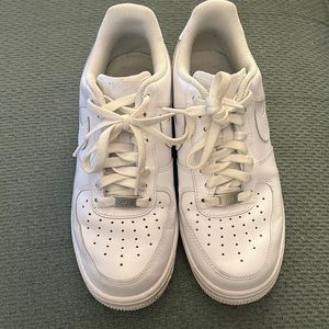 Women’s white Nike Air Force 1’s gently used